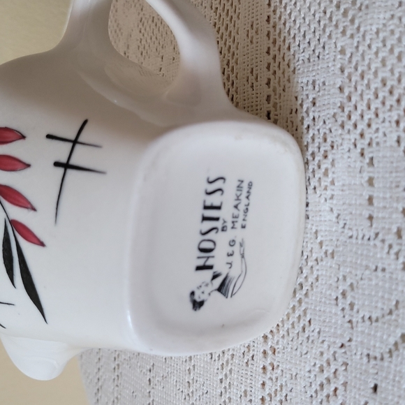 Hostess Creamer By J&G Meakin - Picture 2 of 4